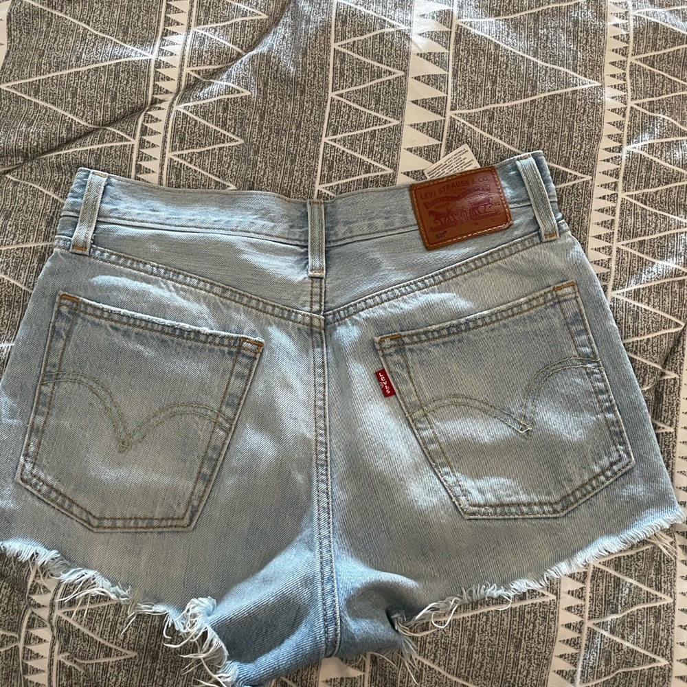 Super cute Levi shorts